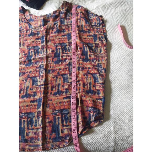 Joie Southwestern Print Silk Top Tribal Pattern Relaxed Fit Size S Boho - Picture 7 of 8